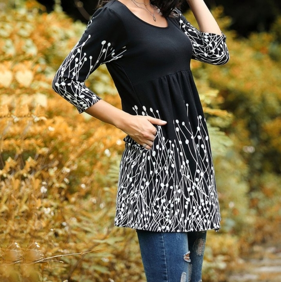 NWOT  Reborn Collection: Black & White Abstract Empire Waist Tunic - 2x - Picture 2 of 5